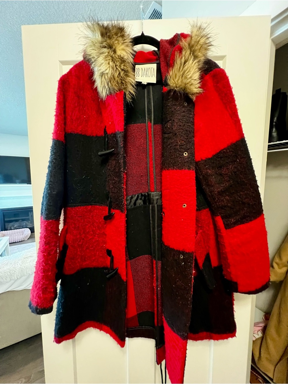 BB Dakota Red Black Patchwork Toggle Coat Faux Fur Hood – Large